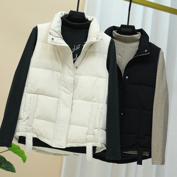 Нов модел дамски елек с висока яка и копчета