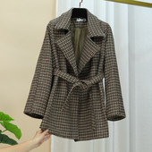 Карирано дамско палто с колан