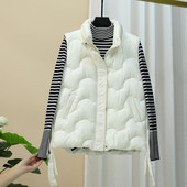 Дамски елек с висока яка и джобове