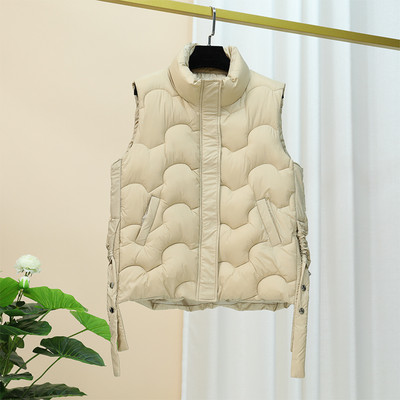 Дамски елек с висока яка и джобове