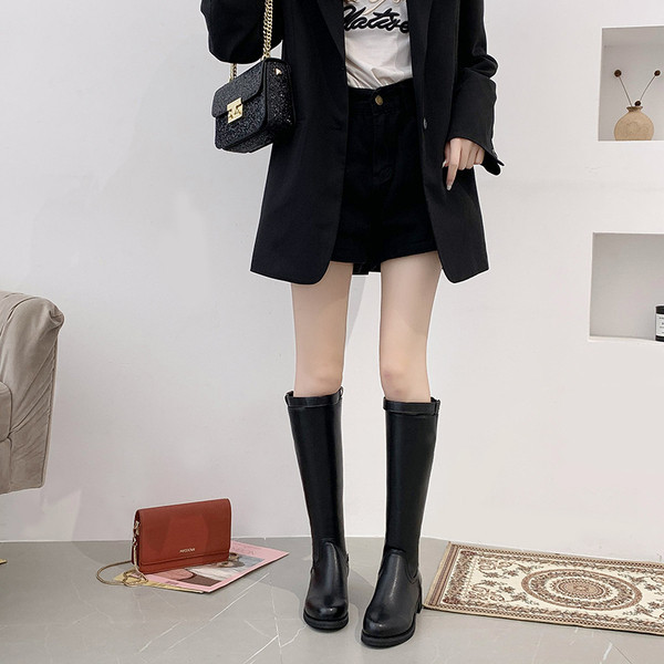 Модерни дамски ботуши от еко кожа -в черен цвят