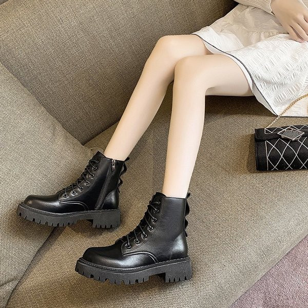 Нов модел дамски кожени боти с груба подметка в черен цвят