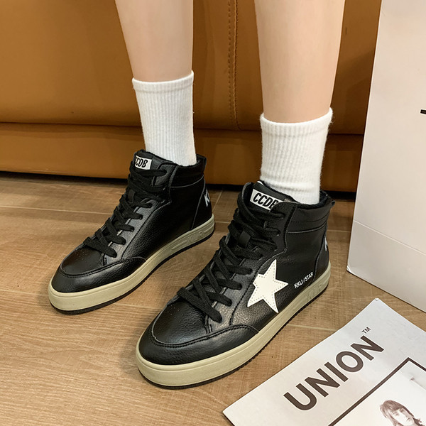 Ежедневни дамски кецове с равна подметка 