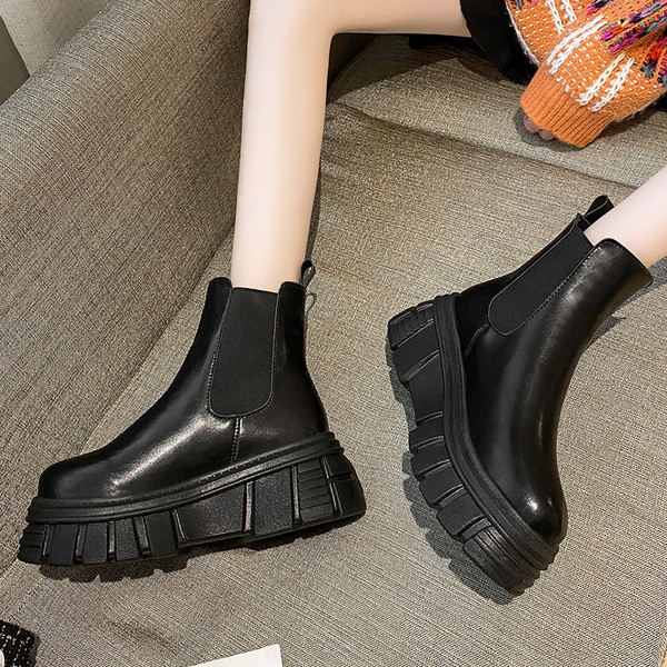 Нов модел дамски боти от еко кожа с платформа