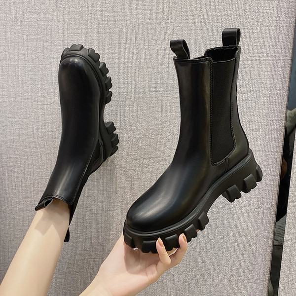 Модерни дамски боти с дебела подметка - ретро стил