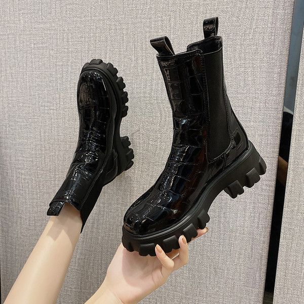 Модерни дамски боти с дебела подметка - ретро стил