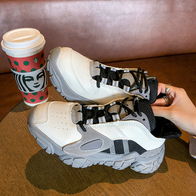 Дамски спортни маратонки от еко кожа с груба подметка и връзки