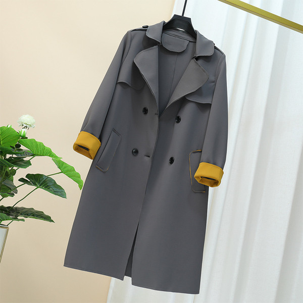 Стилно дамско палто с джобове и копчета