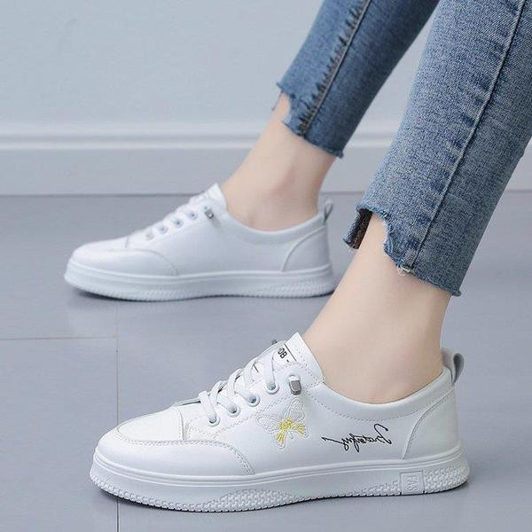 Дамски пролетни кецове с цветна бродерия 