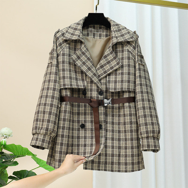 Карирано дамско палто с копчета и колан