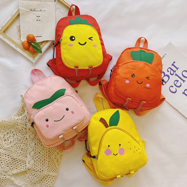 Детска раница с формата на различни плодове