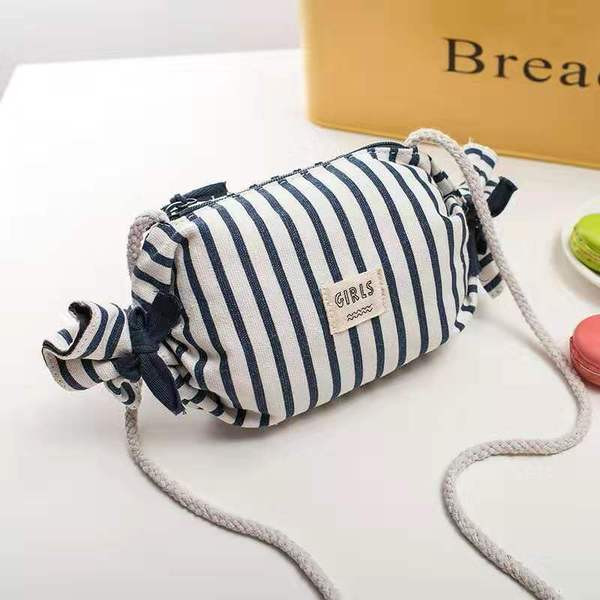 Детска текстилна чанта във формата на бонбон