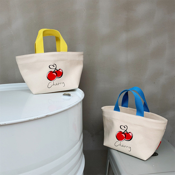 Малка текстилна чанта с апликация череша