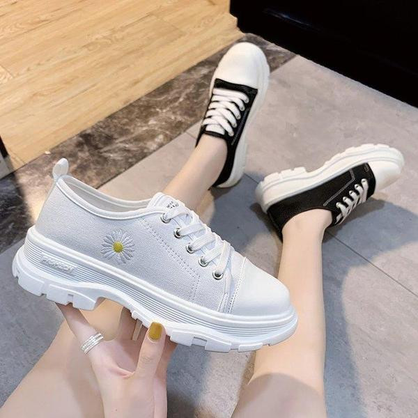 Naiste vabaaja tossud värvilise tikandiga