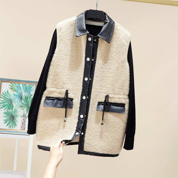 Moodne naiste sulevest taskute ja nööpidega