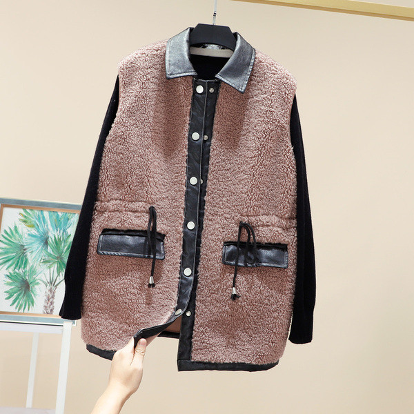 Moodne naiste sulevest taskute ja nööpidega