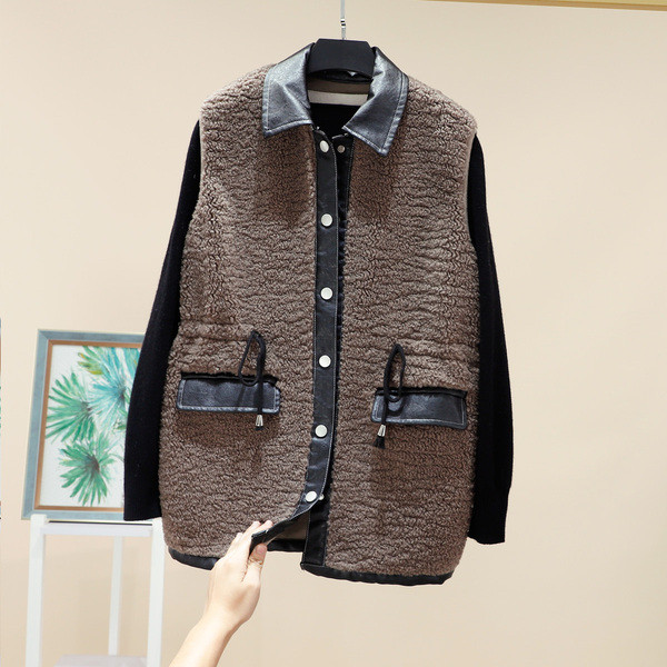 Moodne naiste sulevest taskute ja nööpidega