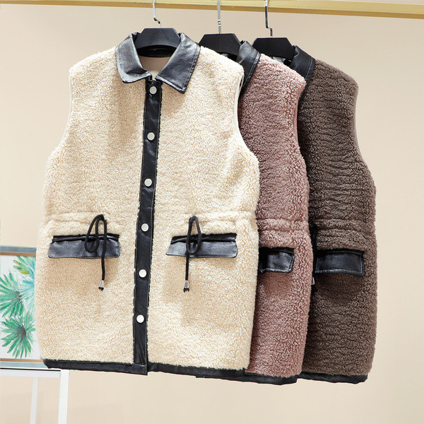 Moodne naiste sulevest taskute ja nööpidega