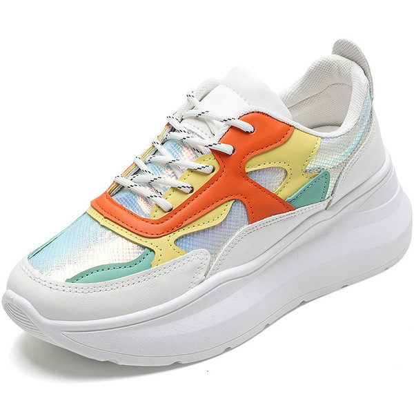 Uus kõrge talla ja paeltega vabaaja tossude mudel