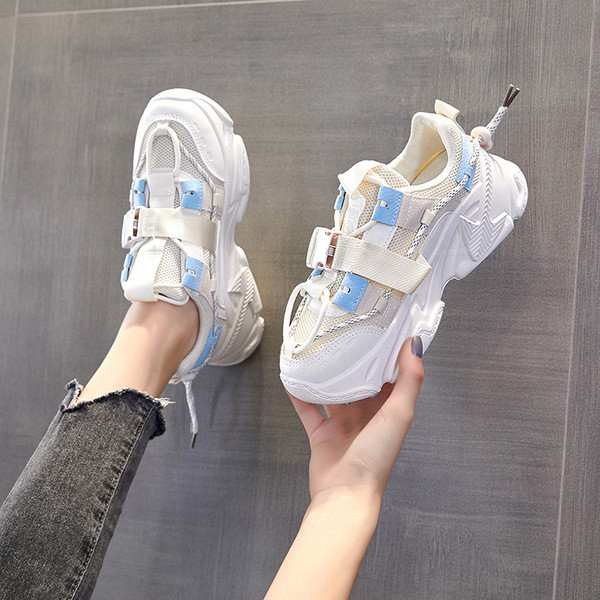 Мидерни маратонки с груба подметка и нестандартни връзки