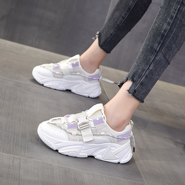 Мидерни маратонки с груба подметка и нестандартни връзки