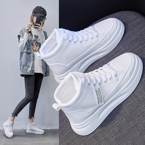 Uus mudel sügistossud kuni pahkluuni koos lipsudega