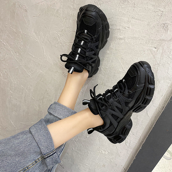 Naiste spordi- ja vabaaja tossud võrgu ja paeltega