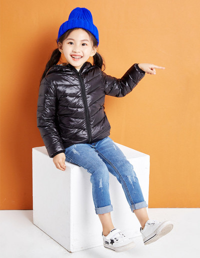 Lengva vaikiška striukė berniukams ir mergaitėms su gobtuvu