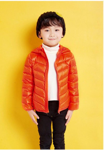 Lengva vaikiška striukė berniukams ir mergaitėms su gobtuvu