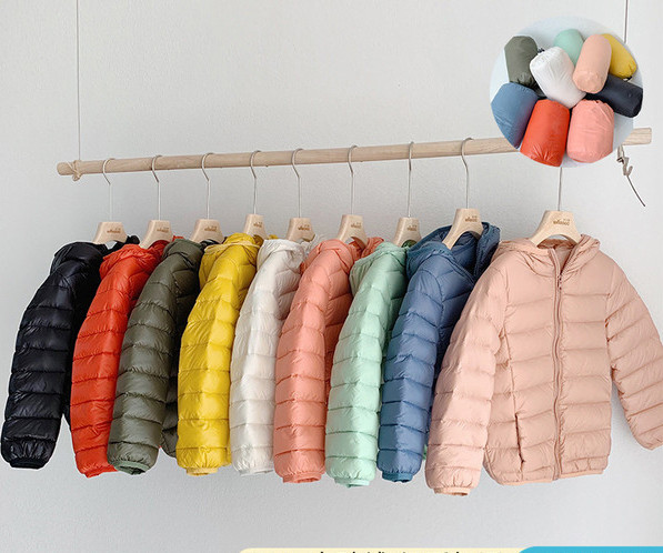 Moodne kapuutsi ja lukuga laste jope - tüdrukutele ja poistele