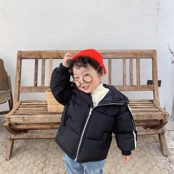 Talvine laste jope poistele kapuutsiga ja ääristega varrukatel