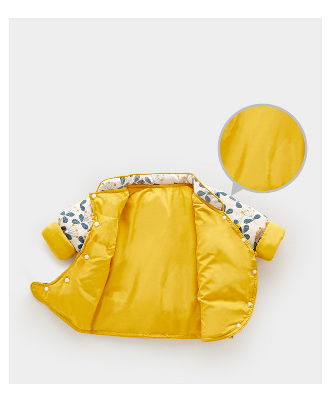 Asümmeetrilise kinnituse ja paeltega laste jope