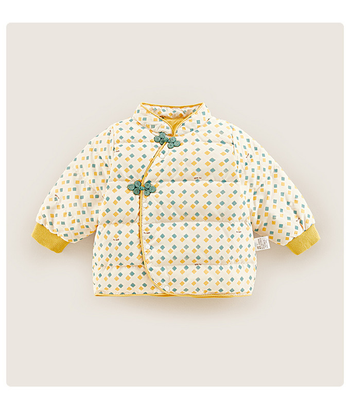 Asümmeetrilise kinnituse ja paeltega laste jope