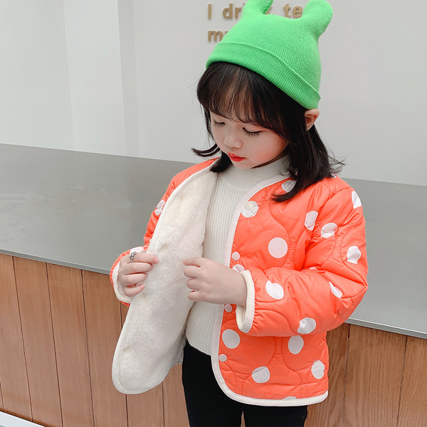 Ovaalse krae ja täppidega vabaaja laste jope, mis sobib tüdrukutele ja poistele