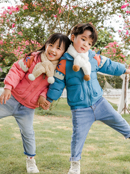 Moodne kapuutsiga ja taskutega laste jope poistele ja tüdrukutele