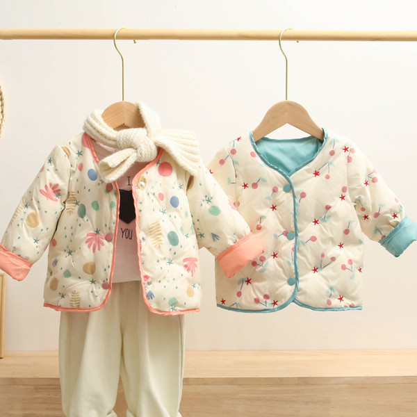 Nööpide ja mustriga laste jope tüdrukutele