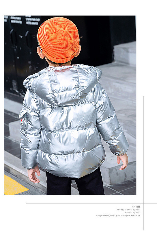 Moodne kapuutsiga ja taskutega laste jope, mis sobib tüdrukutele ja poistele