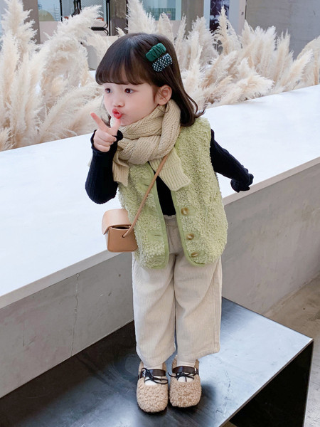 Laste nööpide ja taskutega sulevest tüdrukutele