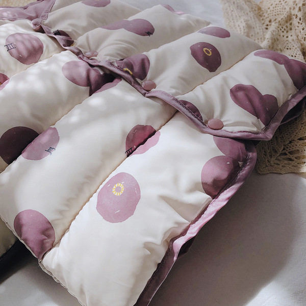 Mitmevärviline naiste nööpidega vest tüdrukule