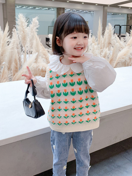 Ovaalse kaelusega kootud lastevest tüdrukutele