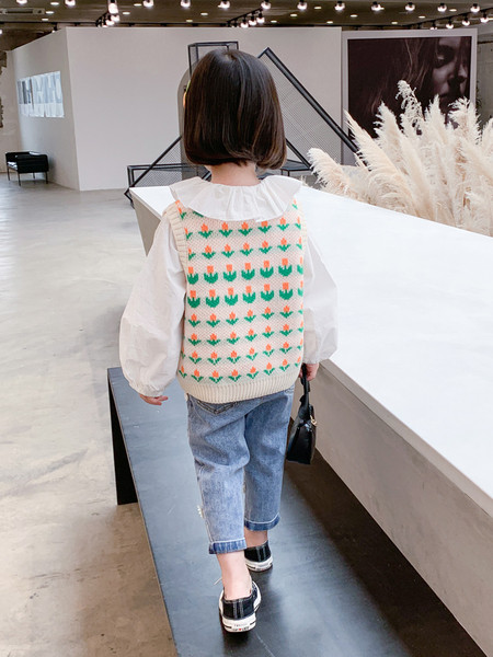 Ovaalse kaelusega kootud lastevest tüdrukutele