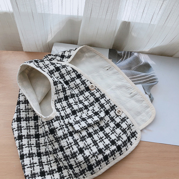 Laste ruuduline vest nööpide ja taskuga