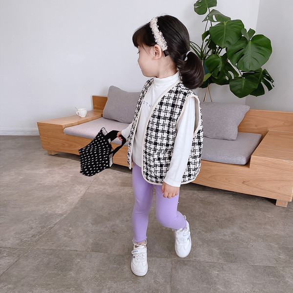 Laste ruuduline vest nööpide ja taskuga