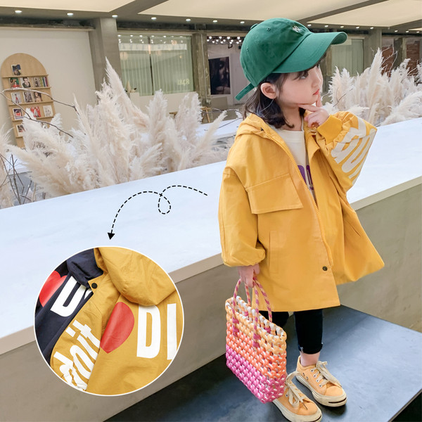 Aplikatsiooni ja kapuutsiga laste jope tüdrukutele