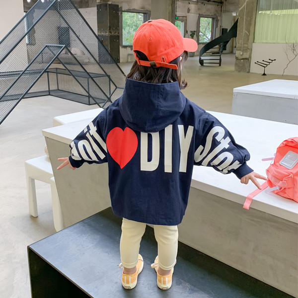 Aplikatsiooni ja kapuutsiga laste jope tüdrukutele