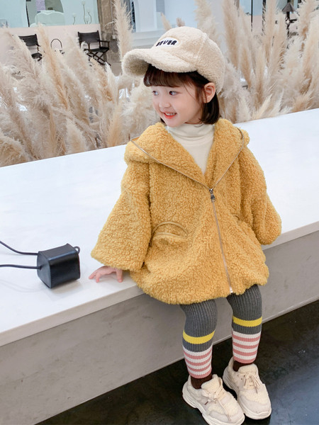 Kaasaegne laste jope tüdrukutele lai kapuutsiga mudel