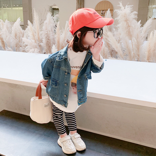 Moodne teksasest laste jope sinise värvi taskutega