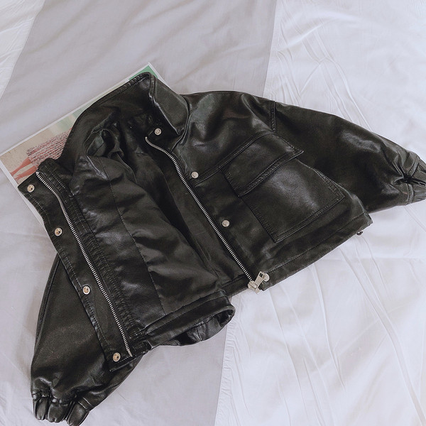 Musta värvi lukuga ja nööpidega laste vabaaja nahktagi