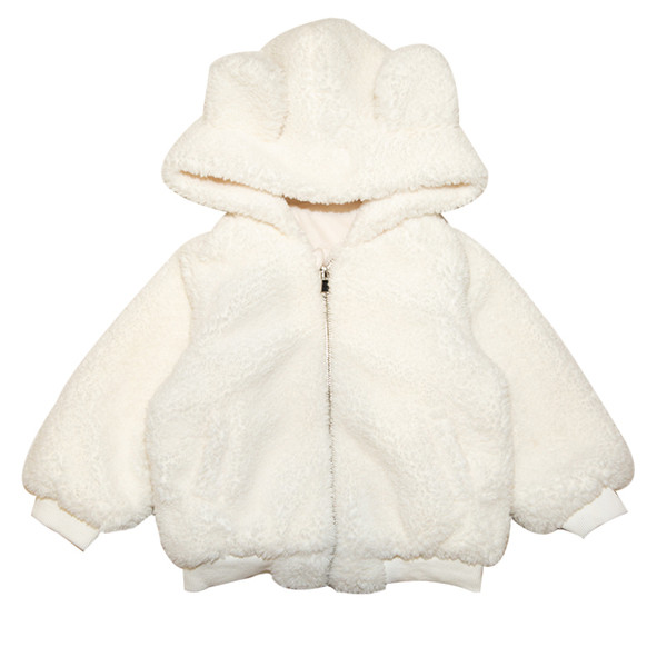 Tüdruku sulejope lukuga ja tikandiga seljal