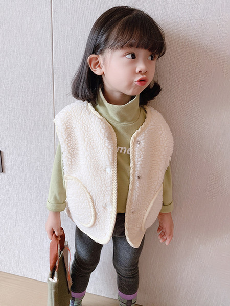 Nööpide ja taskutega sulevest tüdrukutele